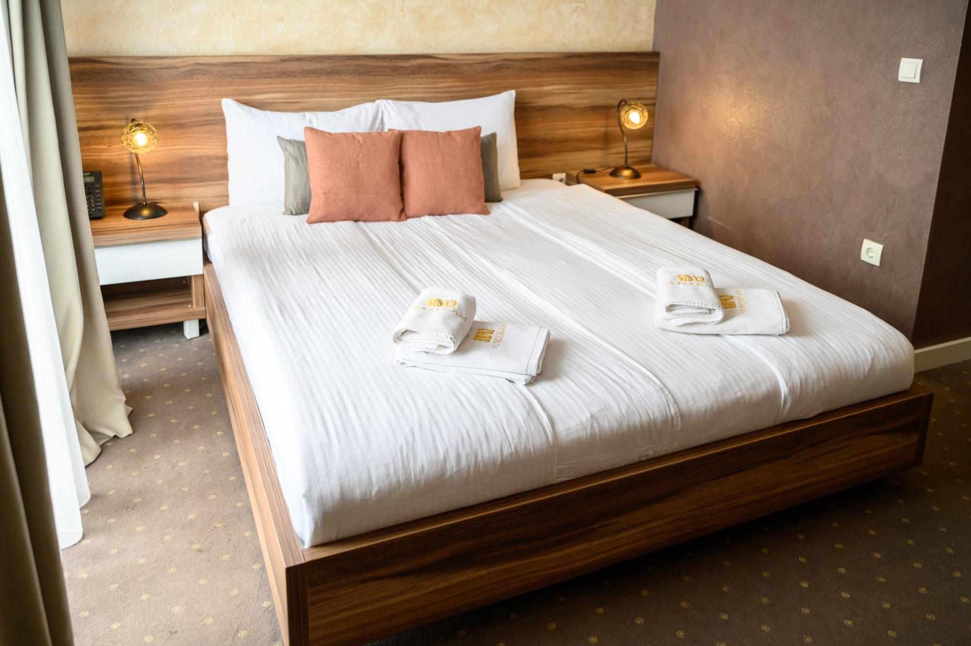 Mv Monogram Hotel Indija Екстериор снимка