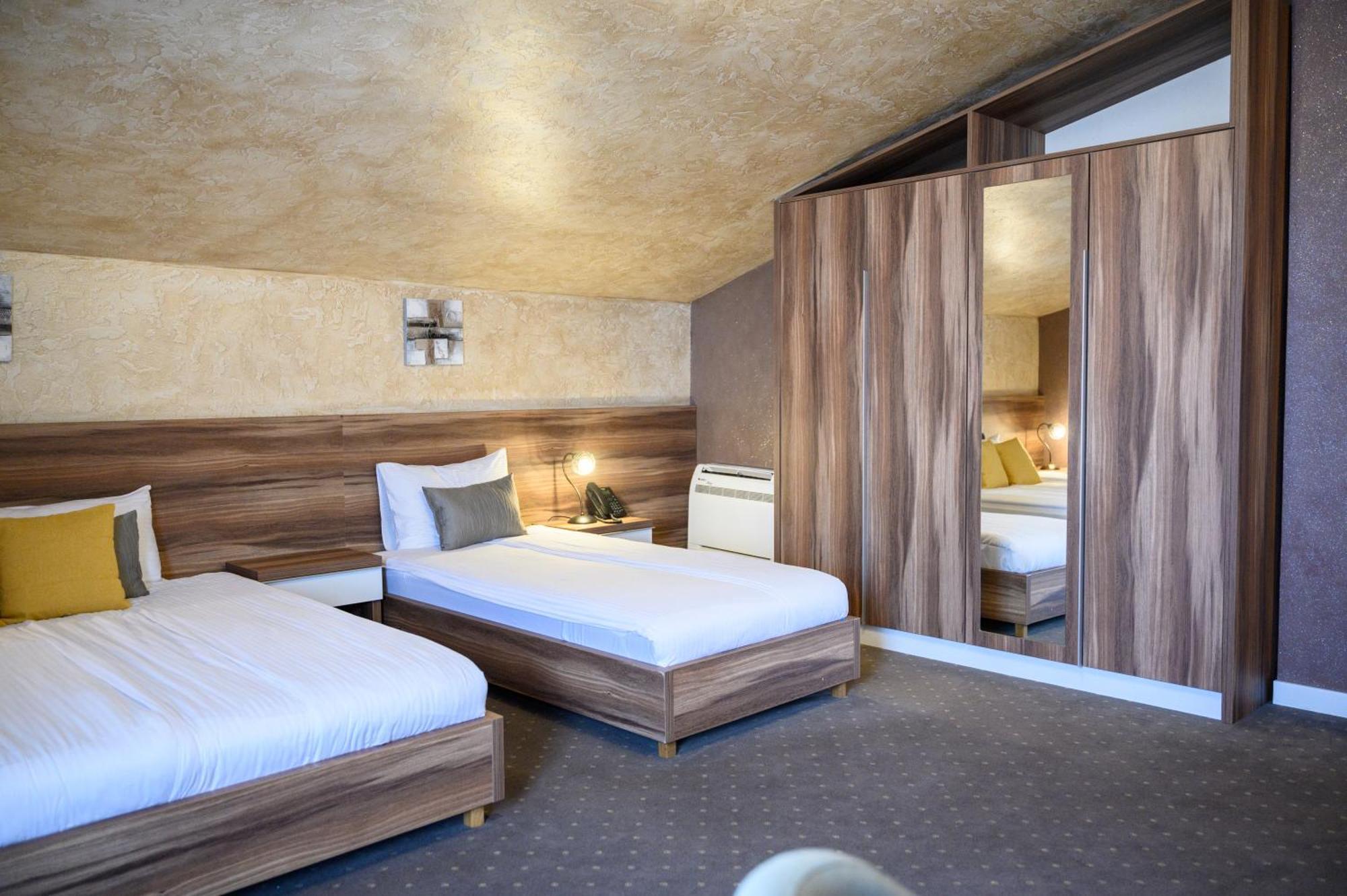 Mv Monogram Hotel Indija Екстериор снимка