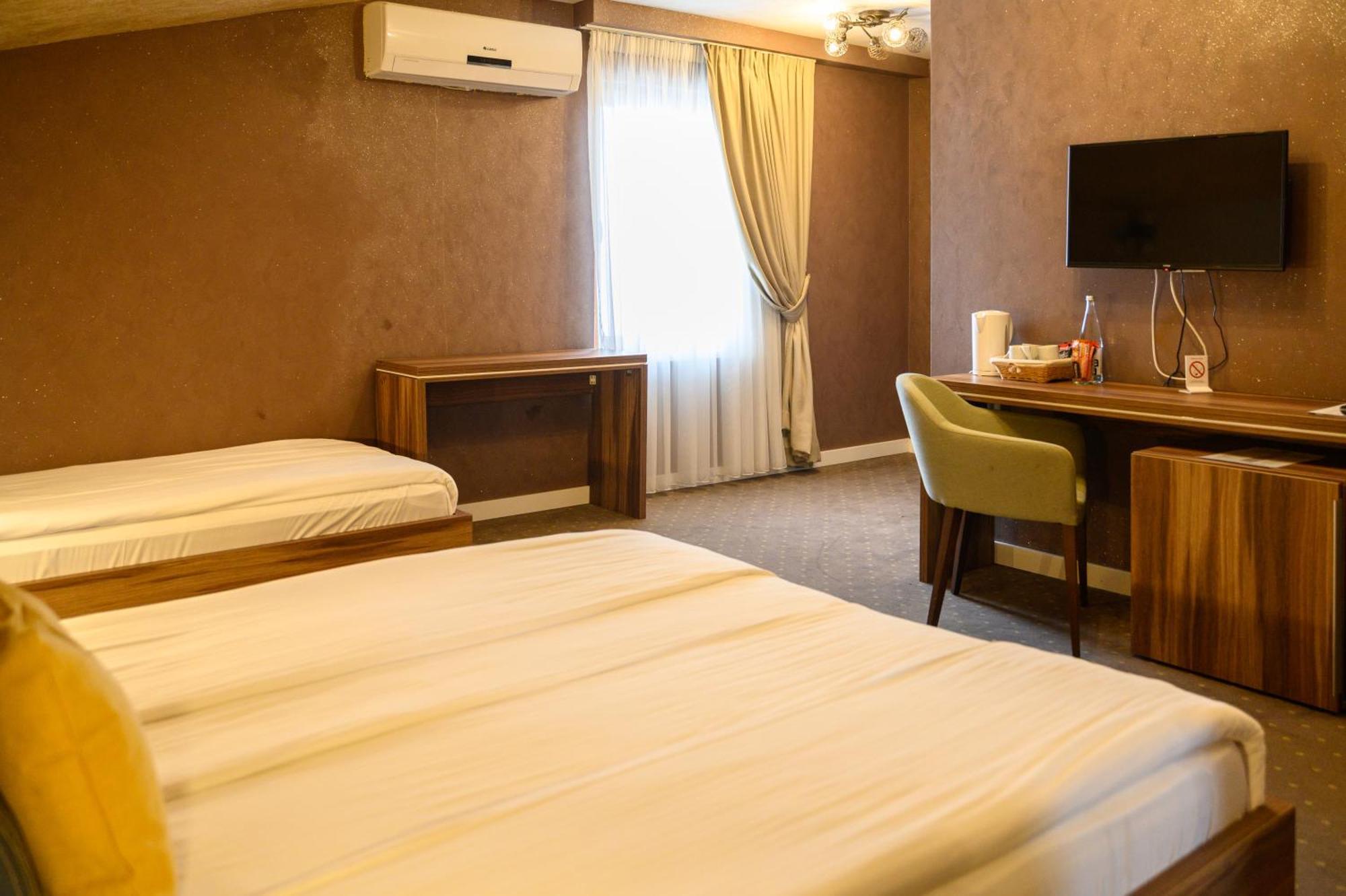 Mv Monogram Hotel Indija Екстериор снимка