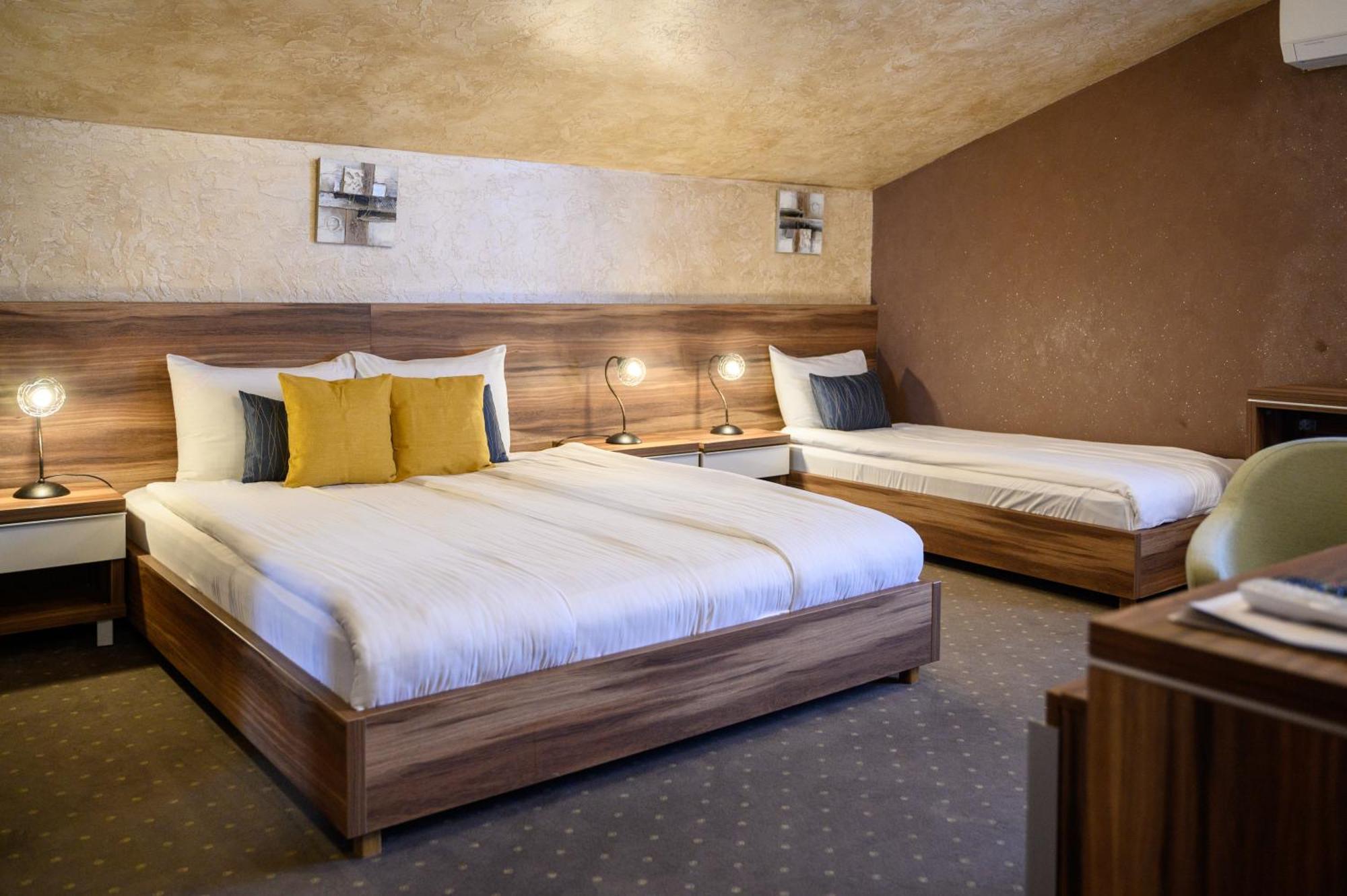 Mv Monogram Hotel Indija Екстериор снимка